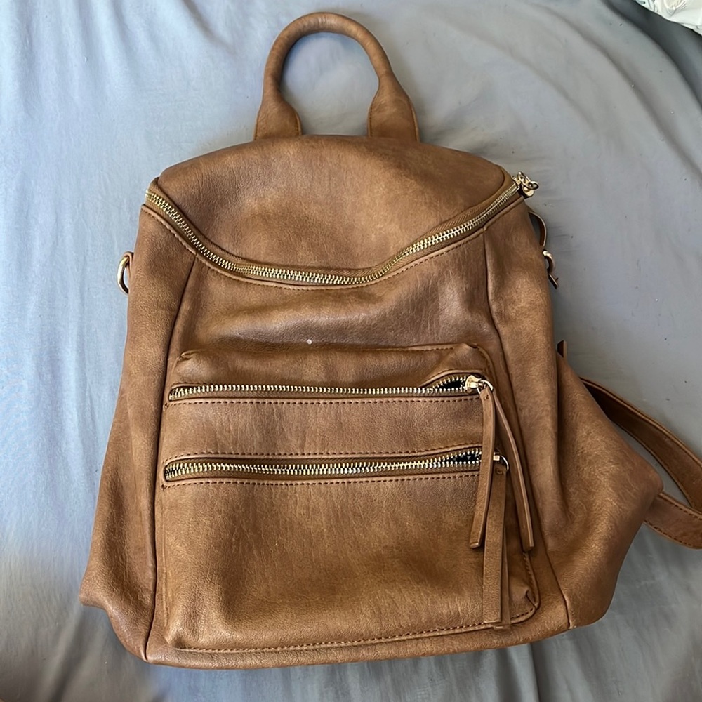 Small-medium sized fake leather backpack
